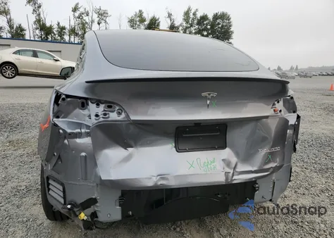 2024 Tesla Model Y из США, поврежденный, VIN 7SAYGDEF2RF155380